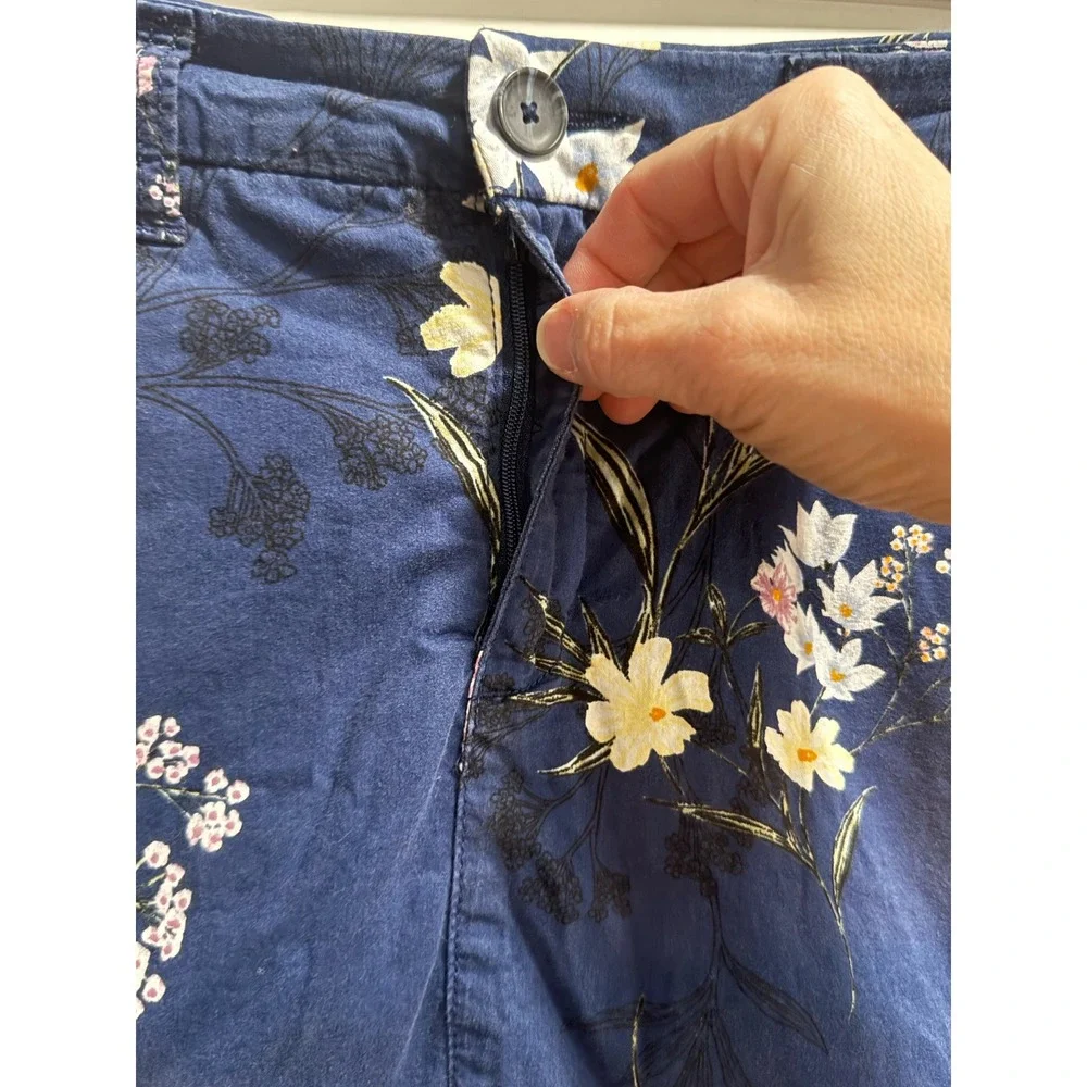 Croft & Barrow Navy Blue Floral Skort Womens Size 12 Cotton Blend Mini Skirt - Picture 3 of 8